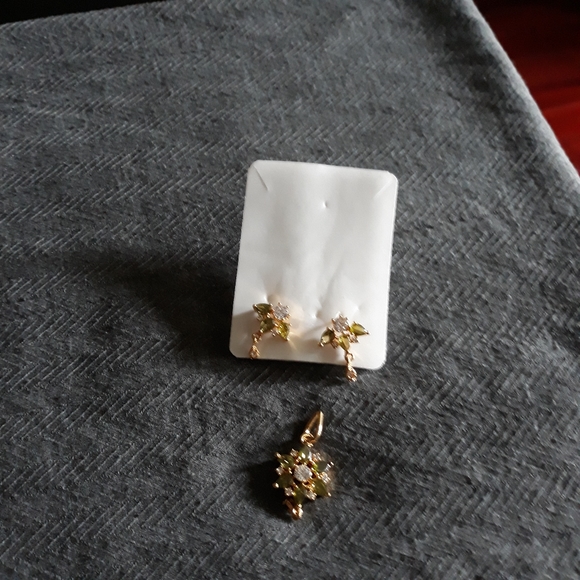 Pendent, and earrings. - Picture 5 of 5